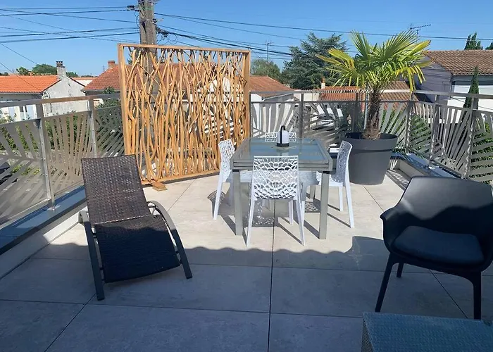 Apartment Maison Terrasse Proche Centre Et Ile De Re La Rochelle (Charente-Maritime)