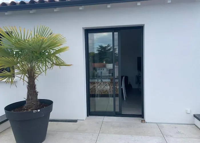 Maison Terrasse Proche Centre Et Ile De Re La Rochelle (Charente-Maritime)