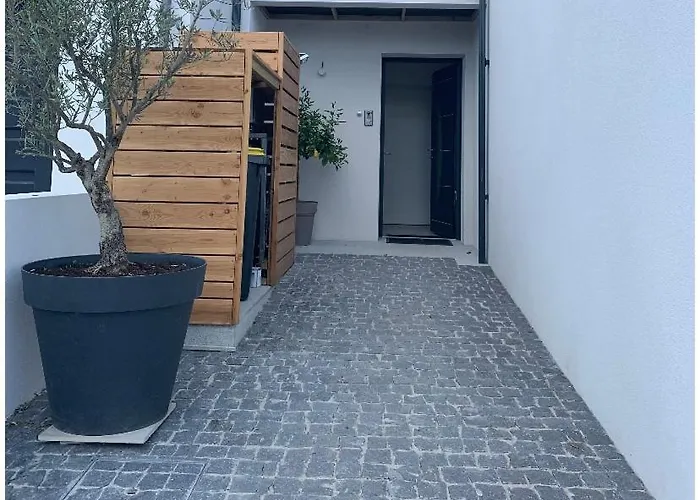 Apartment Maison Terrasse Proche Centre Et Ile De Re