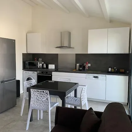 Maison Terrasse Proche Centre Et Ile De Re Apartment *
