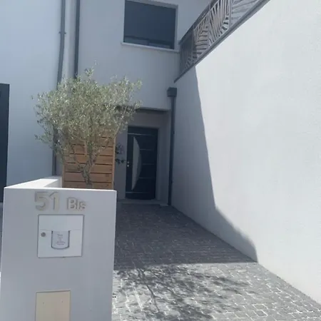 Maison Terrasse Proche Centre Et Ile De Re * La Rochelle (Charente-Maritime)